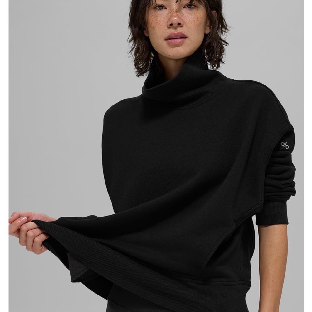 ALO Yoga Women's Black Sweater